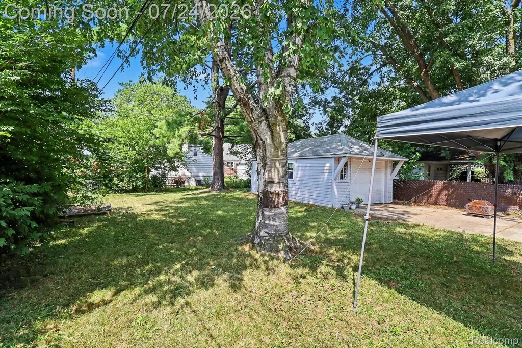 17717 Denby Redford Charter Township MI 48240