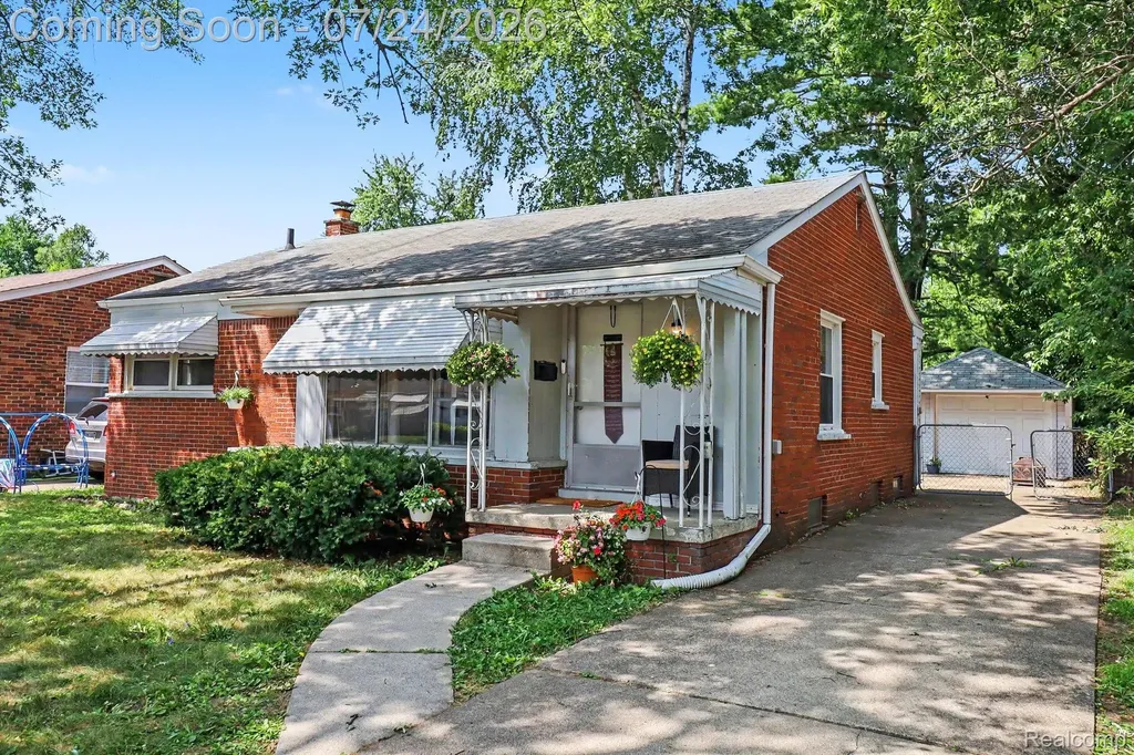 17717 Denby Redford Charter Township MI 48240