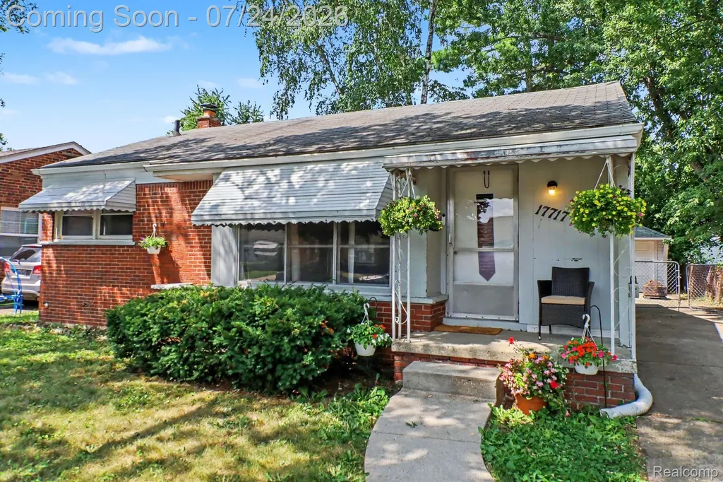 17717 Denby Redford Charter Township MI 48240