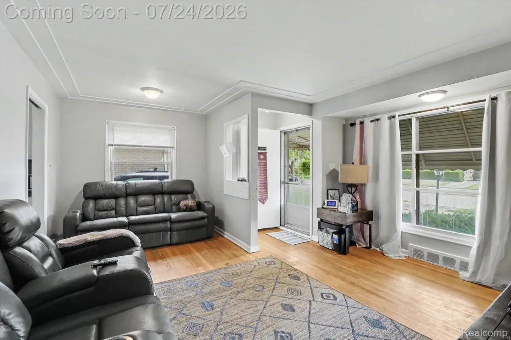17717 Denby Redford Charter Township MI 48240