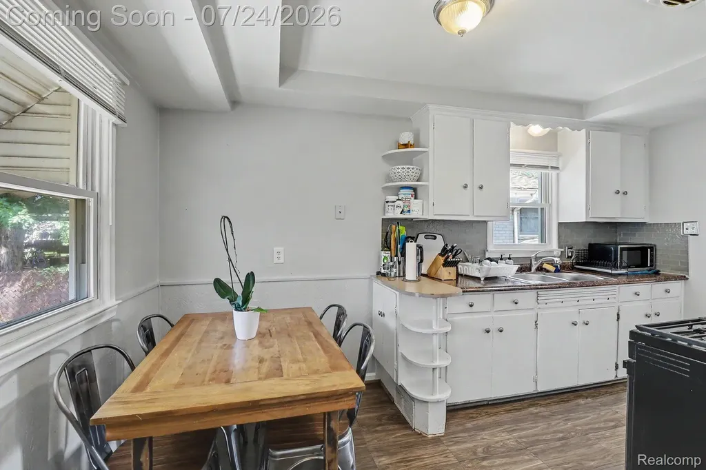 17717 Denby Redford Charter Township MI 48240