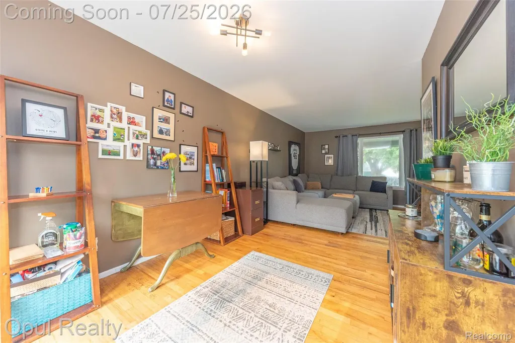 15520 Fitzgerald Street Livonia City MI 48154