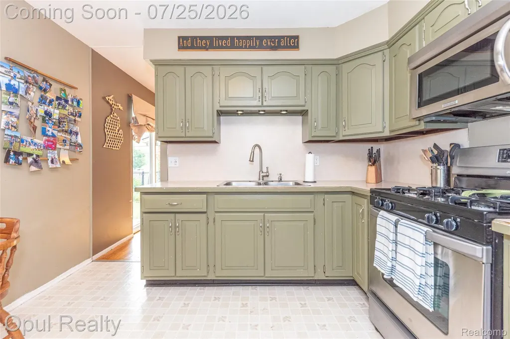 15520 Fitzgerald Street Livonia City MI 48154