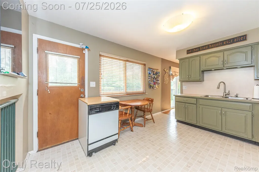 15520 Fitzgerald Street Livonia City MI 48154