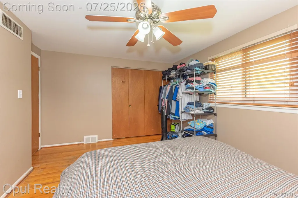 15520 Fitzgerald Street Livonia City MI 48154