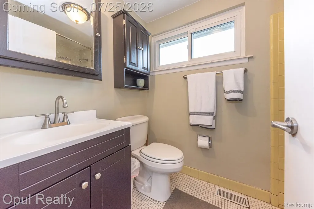15520 Fitzgerald Street Livonia City MI 48154