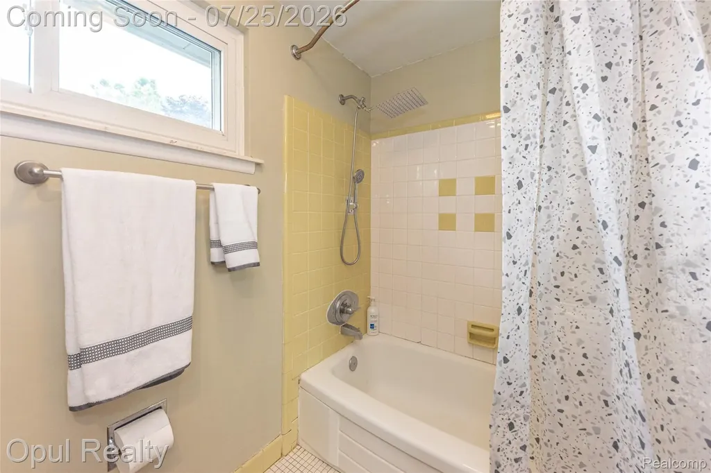 15520 Fitzgerald Street Livonia City MI 48154
