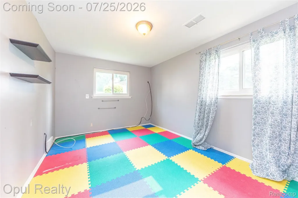 15520 Fitzgerald Street Livonia City MI 48154