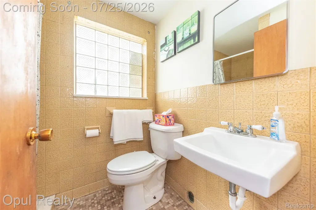15520 Fitzgerald Street Livonia City MI 48154