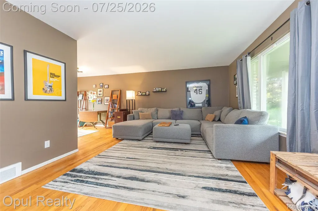 15520 Fitzgerald Street Livonia City MI 48154