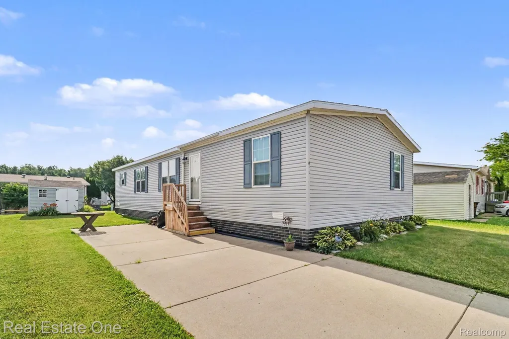 8516 Michael Drive Frenchtown Township MI 48166