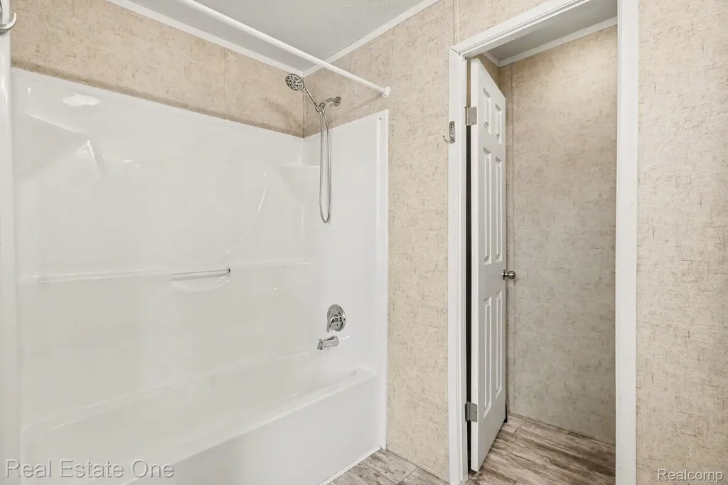 8516 Michael Drive Frenchtown Township MI 48166