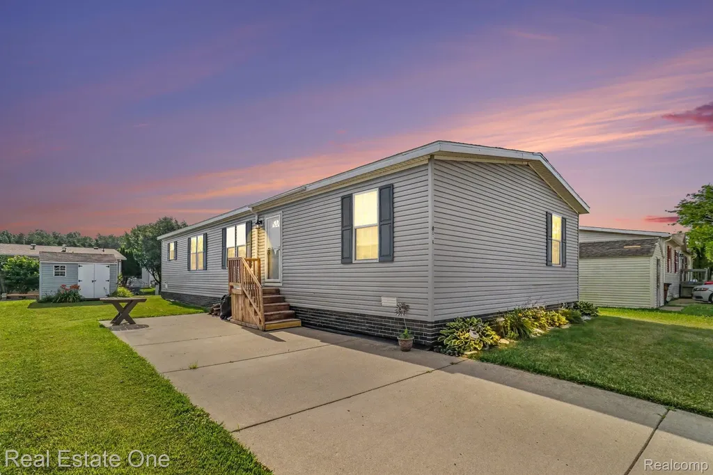8516 Michael Drive Frenchtown Township MI 48166