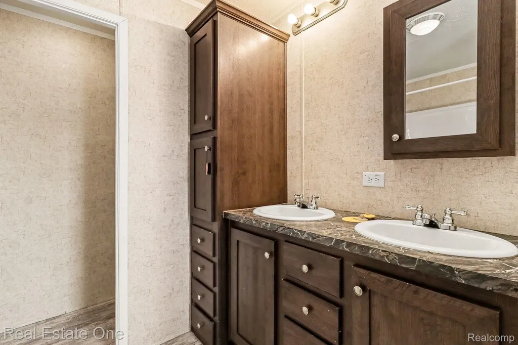 8516 Michael Drive Frenchtown Township MI 48166