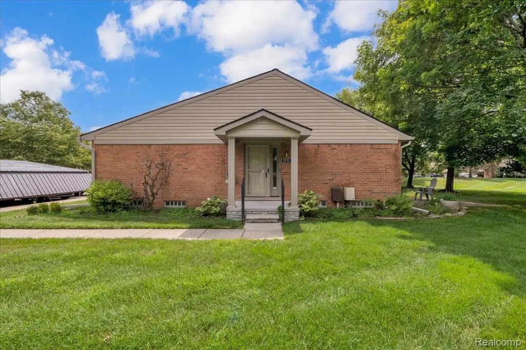 3711 Old Creek Road Troy City MI 48084