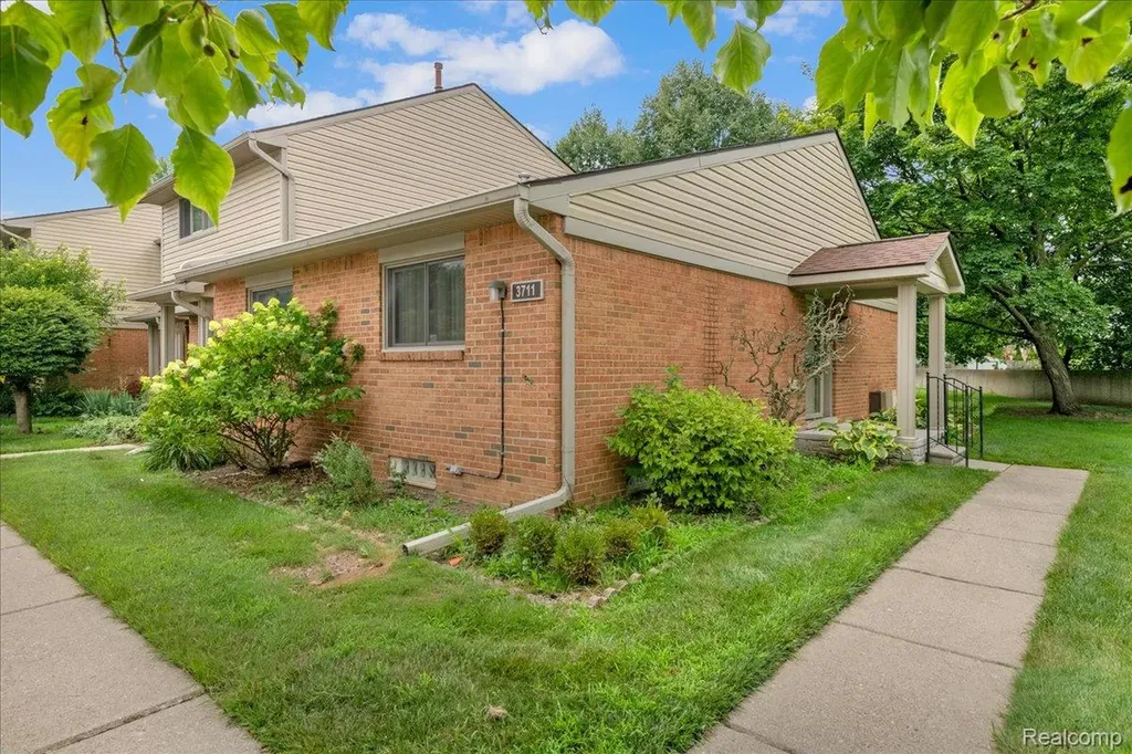 3711 Old Creek Road Troy City MI 48084