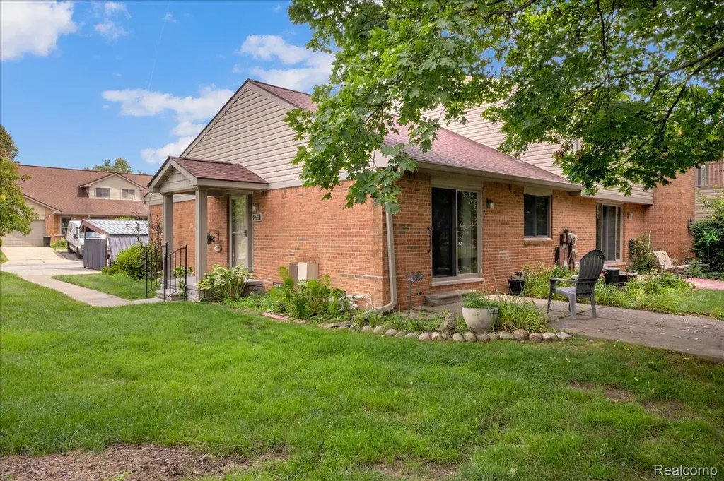 3711 Old Creek Road Troy City MI 48084
