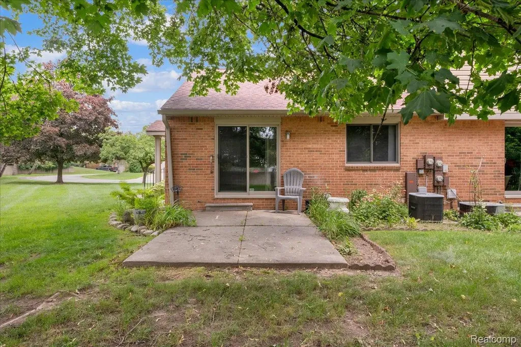 3711 Old Creek Road Troy City MI 48084