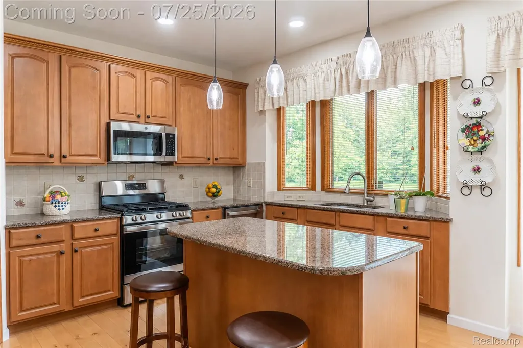 3757 Bendelow Road Rochester Hills City MI 48307