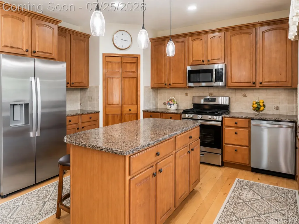 3757 Bendelow Road Rochester Hills City MI 48307