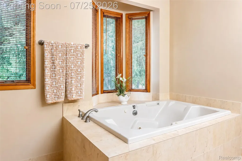 3757 Bendelow Road Rochester Hills City MI 48307