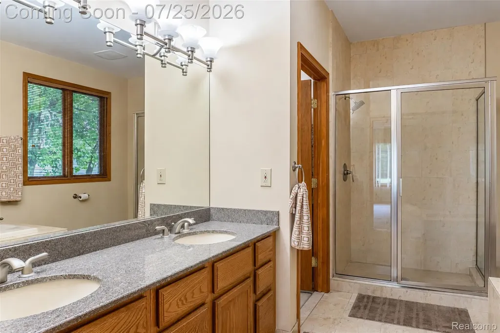 3757 Bendelow Road Rochester Hills City MI 48307