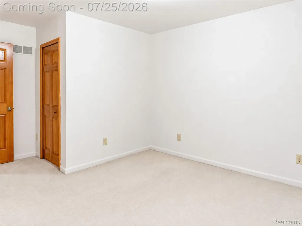 3757 Bendelow Road Rochester Hills City MI 48307
