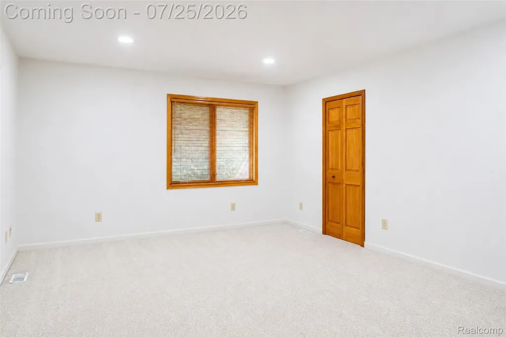 3757 Bendelow Road Rochester Hills City MI 48307