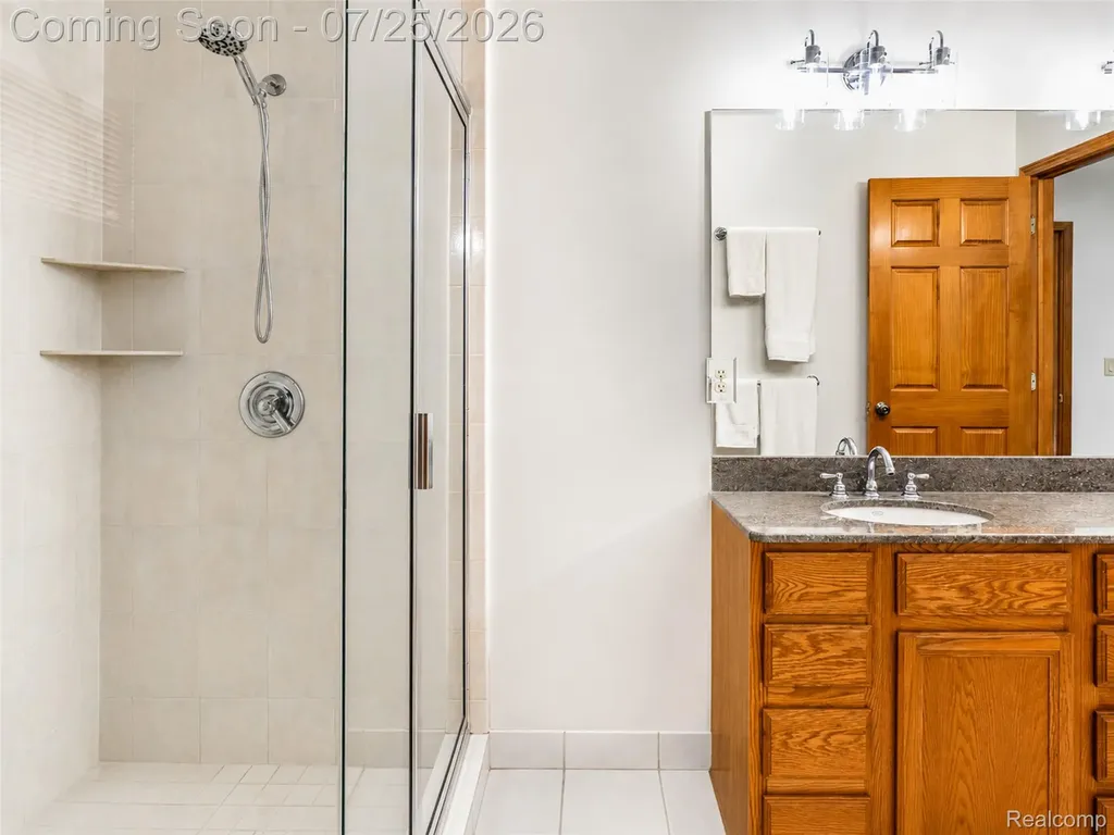 3757 Bendelow Road Rochester Hills City MI 48307