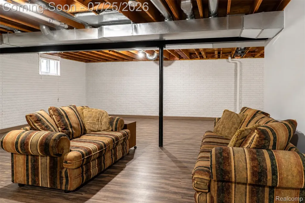 3757 Bendelow Road Rochester Hills City MI 48307