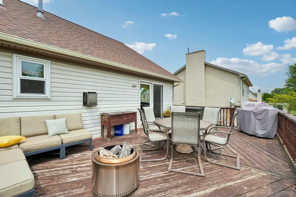 15927 Petros Drive Brownstown Charter Township MI 48173