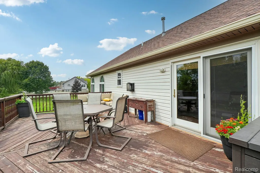 15927 Petros Drive Brownstown Charter Township MI 48173