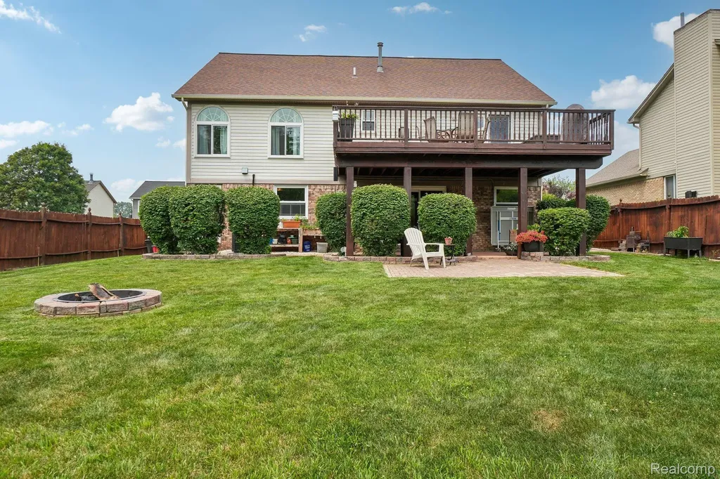 15927 Petros Drive Brownstown Charter Township MI 48173