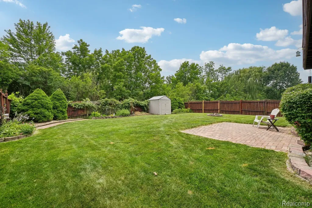 15927 Petros Drive Brownstown Charter Township MI 48173