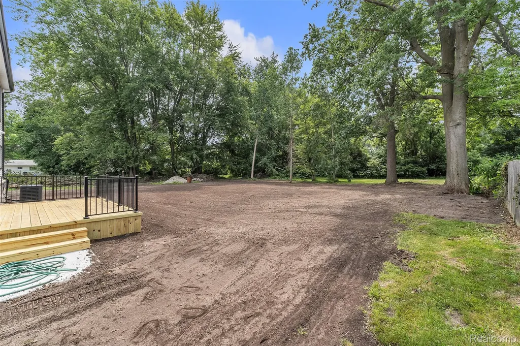 27380 Leroy Street Taylor City MI 48180