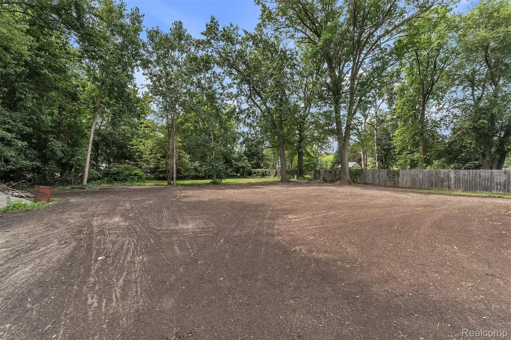27380 Leroy Street Taylor City MI 48180