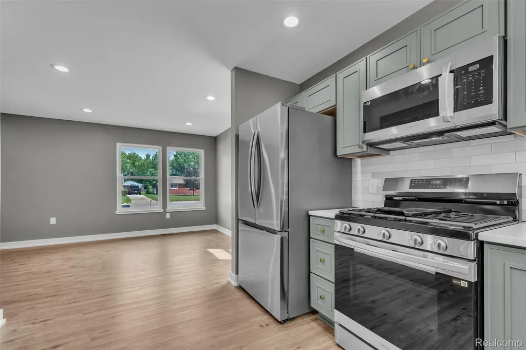 27380 Leroy Street Taylor City MI 48180