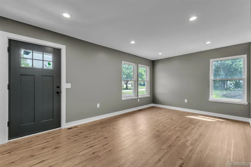 27380 Leroy Street Taylor City MI 48180