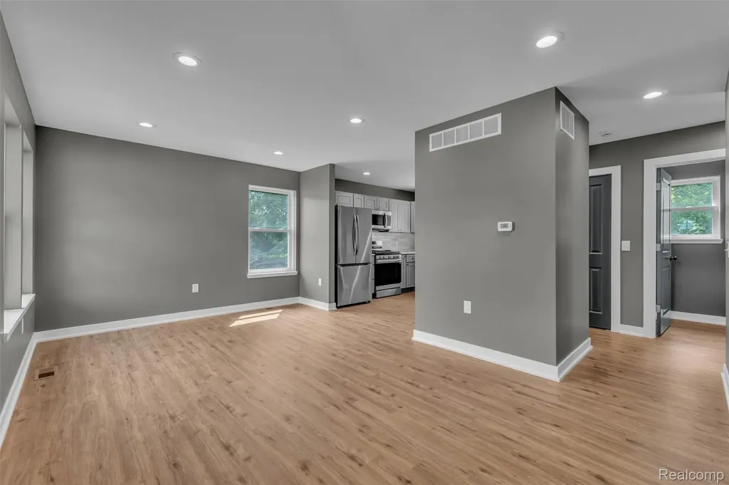 27380 Leroy Street Taylor City MI 48180