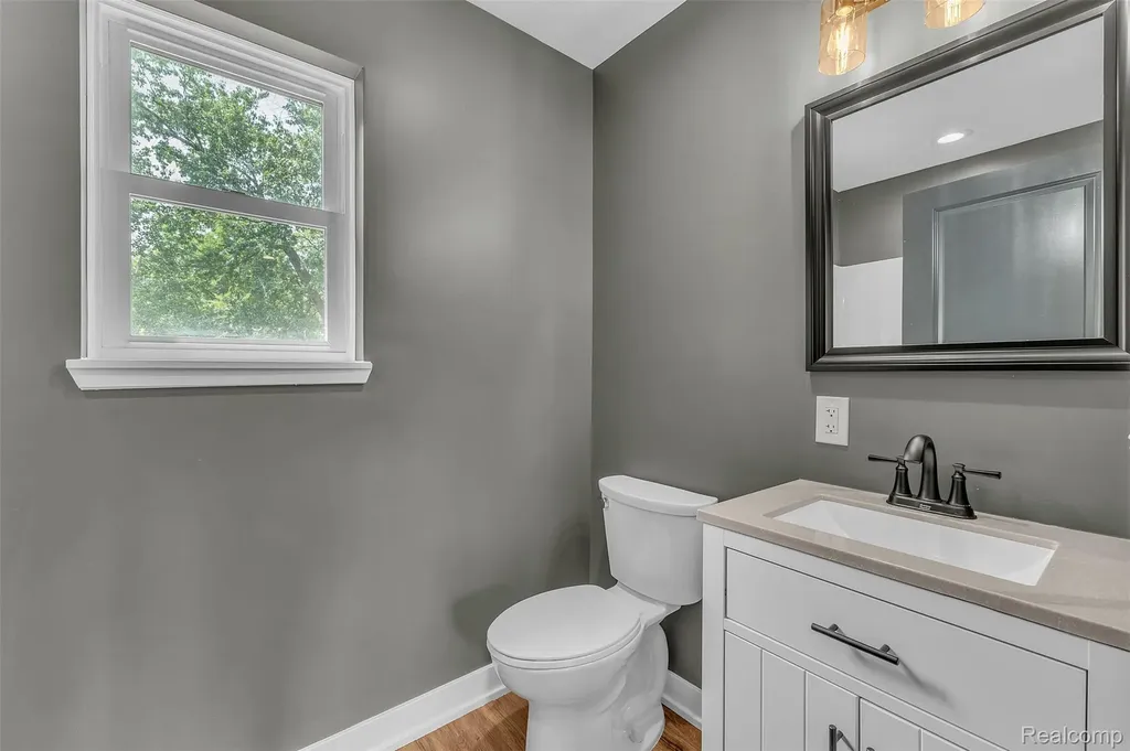 27380 Leroy Street Taylor City MI 48180