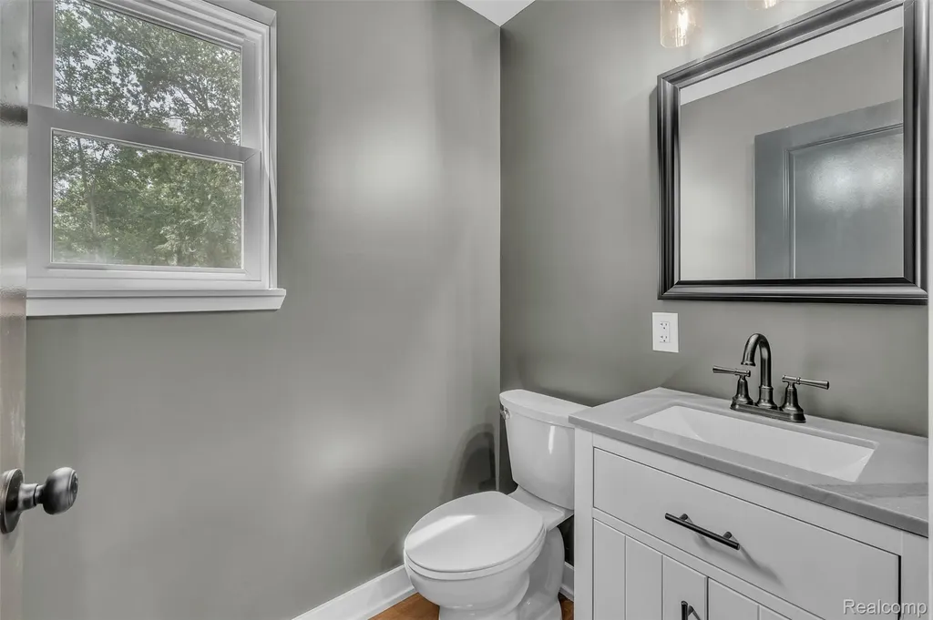 27380 Leroy Street Taylor City MI 48180