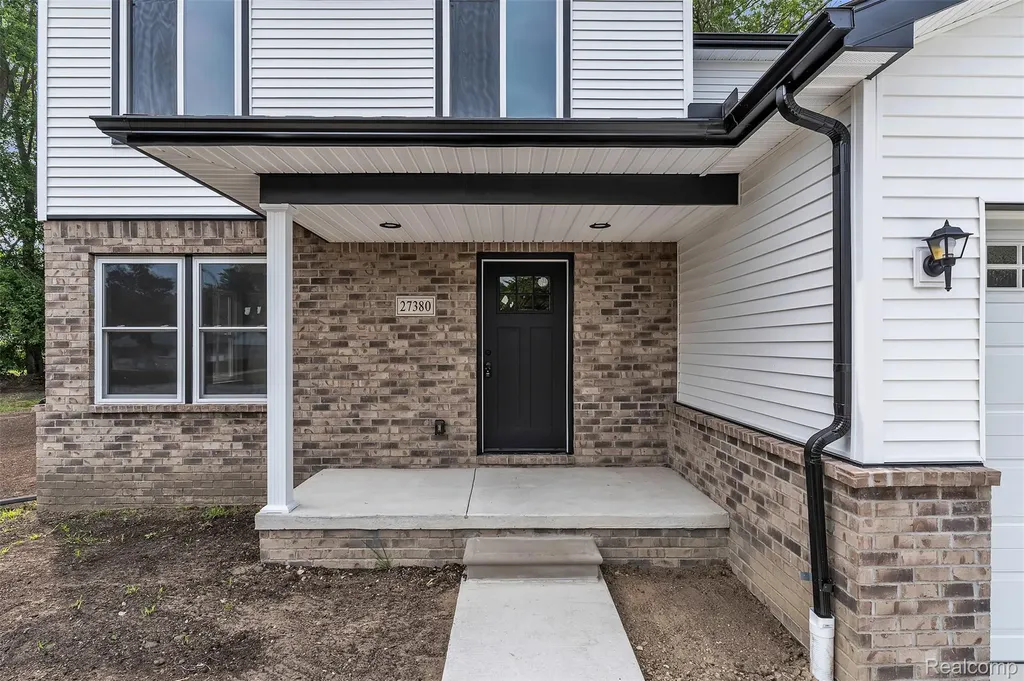 27380 Leroy Street Taylor City MI 48180