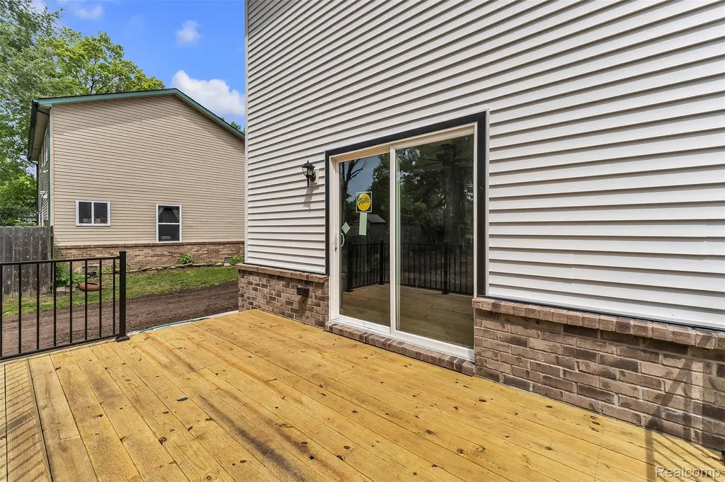 27380 Leroy Street Taylor City MI 48180