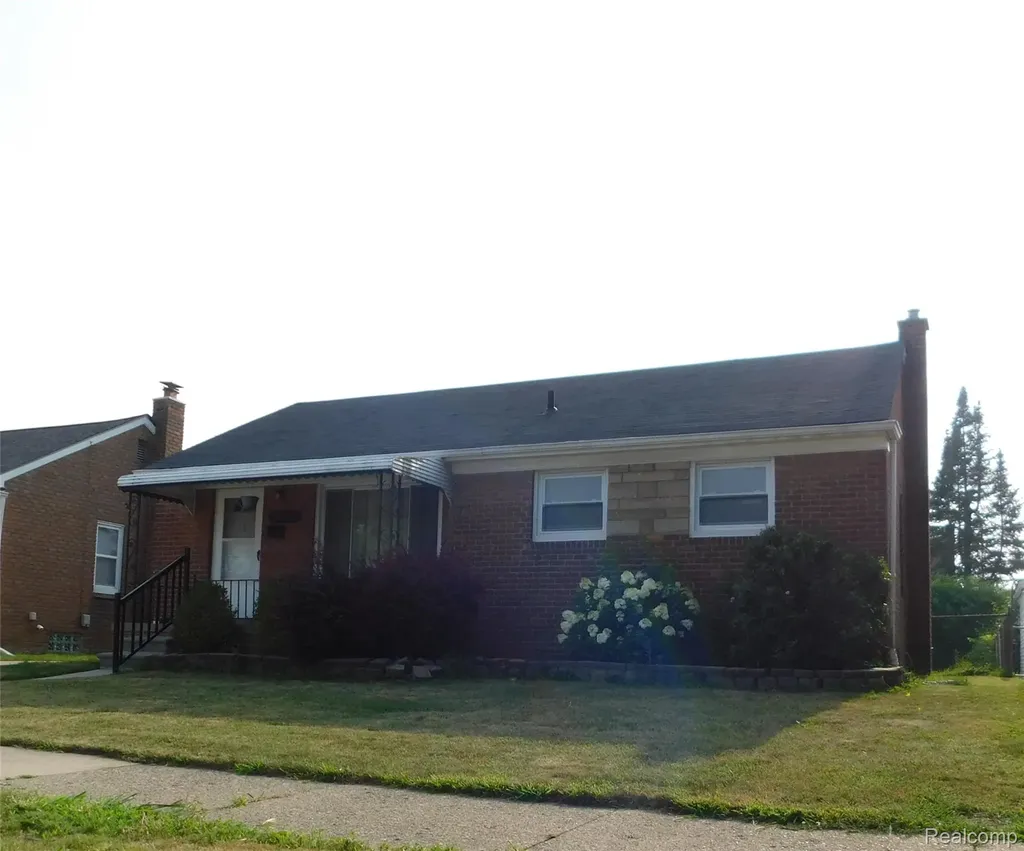 26101 Ronald Street Roseville City MI 48066