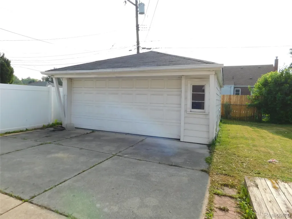 26101 Ronald Street Roseville City MI 48066
