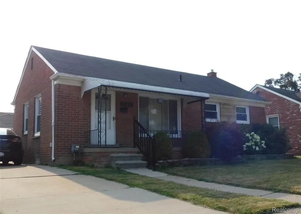 26101 Ronald Street Roseville City MI 48066