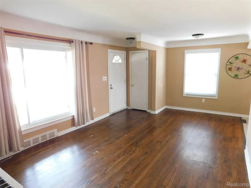 26101 Ronald Street Roseville City MI 48066