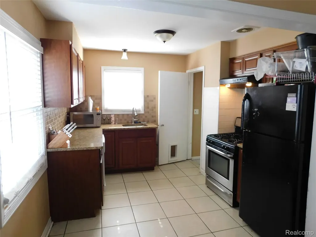 26101 Ronald Street Roseville City MI 48066