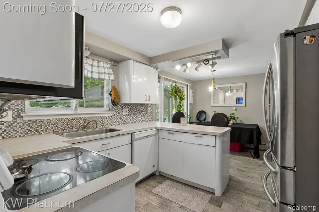 32312 W Wayburn Street Farmington Hills City MI 48334