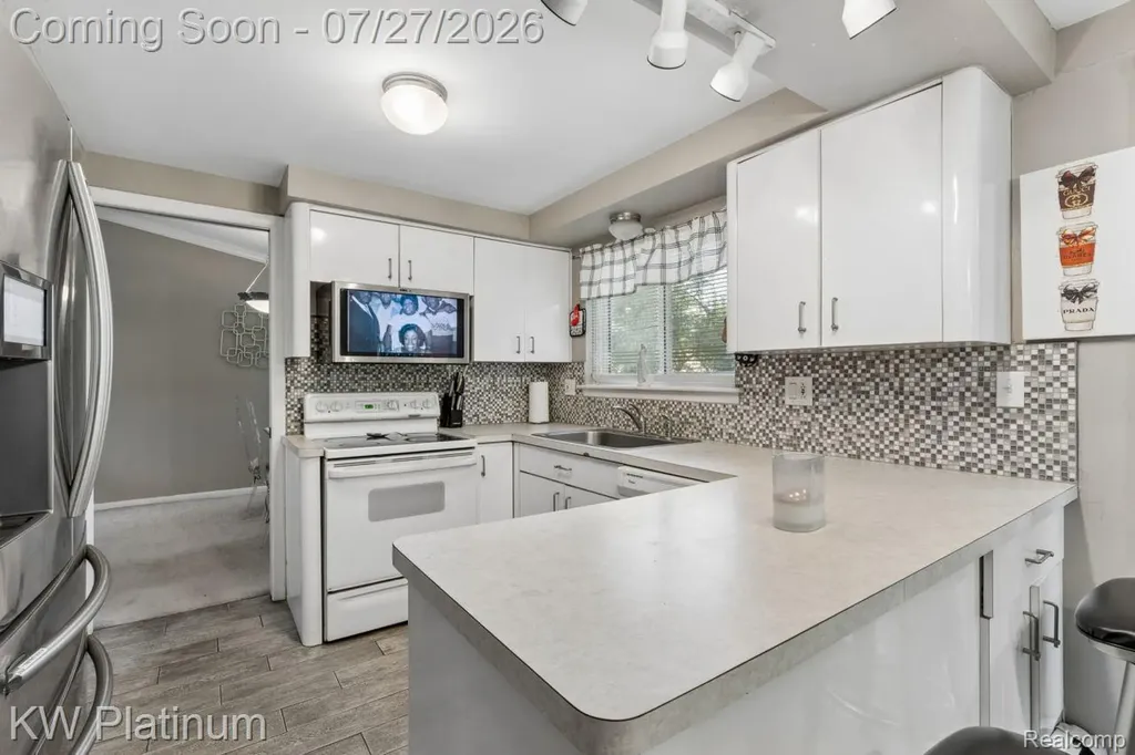32312 W Wayburn Street Farmington Hills City MI 48334